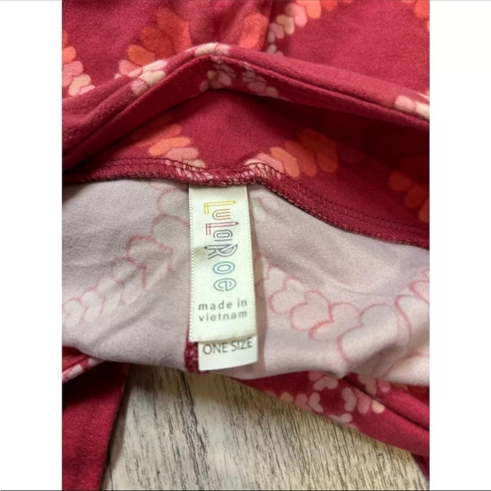 LuLaRoe Women’s One Size Heart Patterned Leggings Pink Red Soft Stretchy Casual - Picture 2 of 2